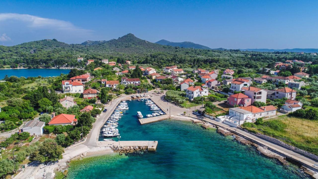 Apartments With A Parking Space Ugljan - 15613 Εξωτερικό φωτογραφία